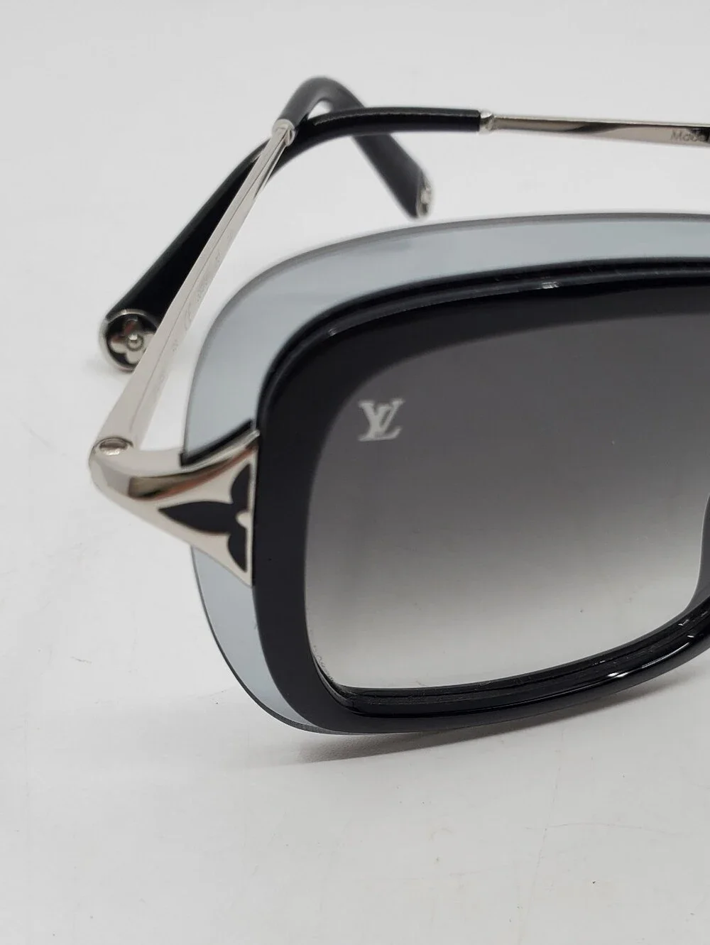 Louis Vuitton Poppy Frame Sunglasses Z049349W